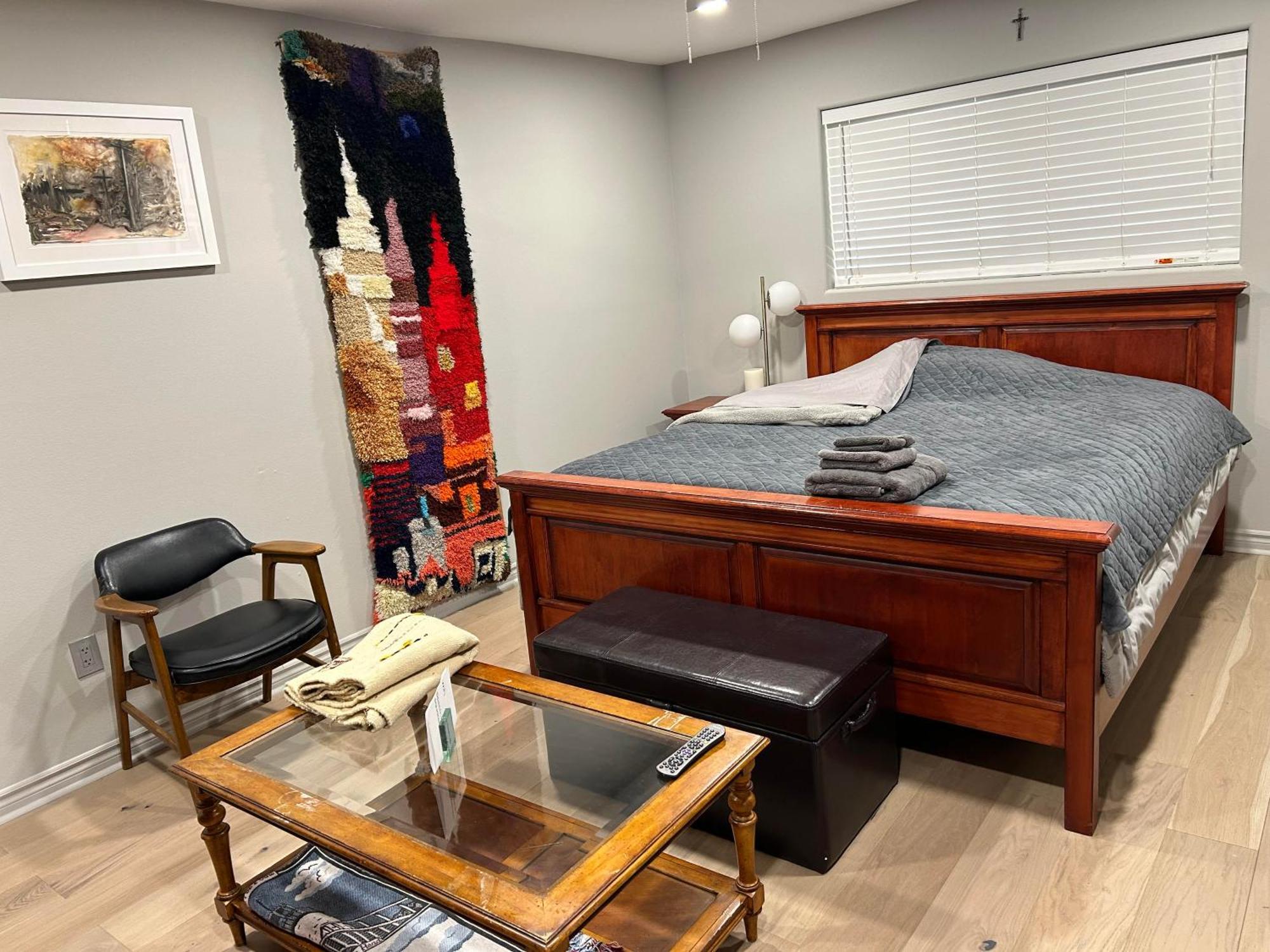 A Luxury Master Bedroom In A Condo Los Angeles Eksteriør billede
